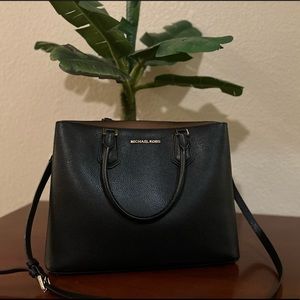 Black Michael Kors purse 👜